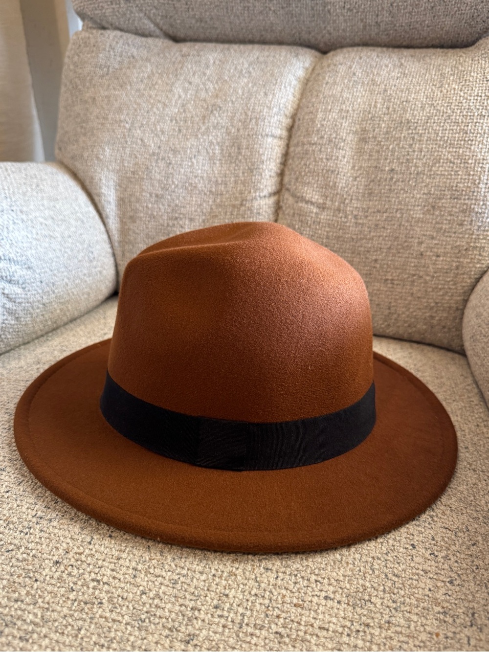 H&M women’s hat with black band, size M 58